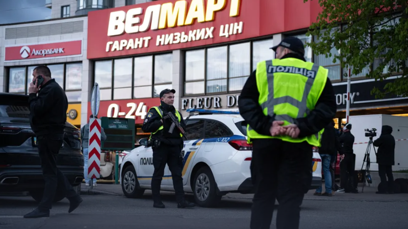 (video) Scandal în Ucraina: Polițiști, acuzați că au fugit când a avut loc atacul armat din Kiev. Un șef și-a anunțat demisia