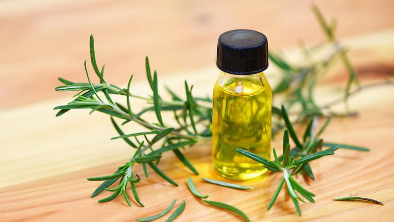 Cum aplici uleiul de rozmarin corect pentru efecte maxime?