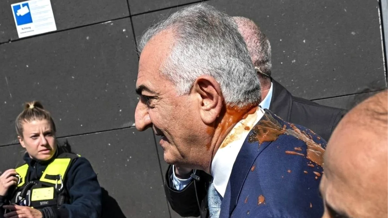 (video) Prințul moștenitor al Iranului, Reza Pahlavi, atacat la Berlin: „Va face ceva lumea liberă sau va asista la masacru în tăcere?”