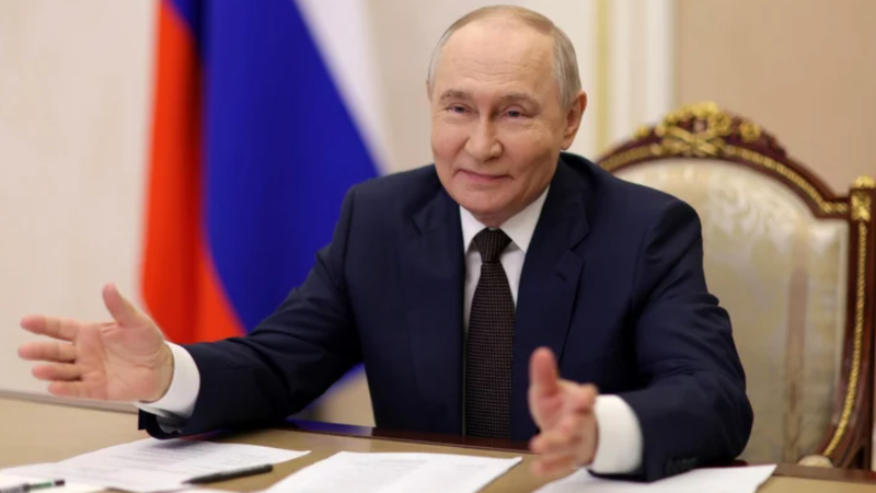 Vladimir Putin a explicat de ce „pică” internetul în marile oraşe din Rusia: „Infractorii aud şi văd totul”