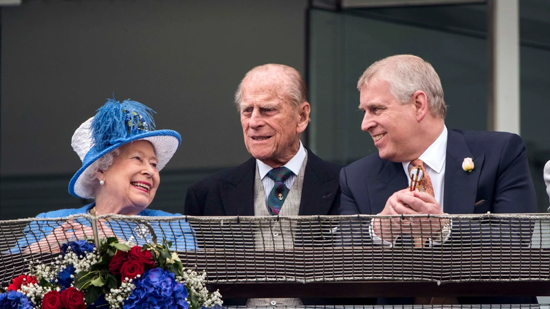 „A închis ochii la fărădelegile protejatului său!” Marea gafă a Reginei Elisabeta, în raport cu „prințul pervers”