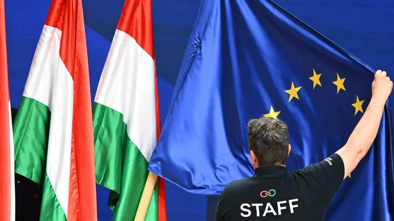 Drapelul Uniunii Europene, arborat din nou în Parlamentul Ungariei, după 15 ani de absență