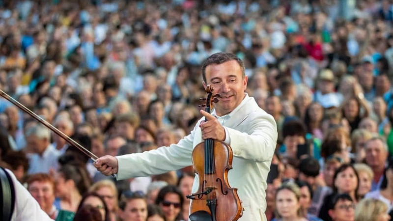„La mulți ani plini de lumină, creație și aplauze”: Violonistul și dirijorul Vasile Advahov își sărbătorește astăzi ziua de naștere