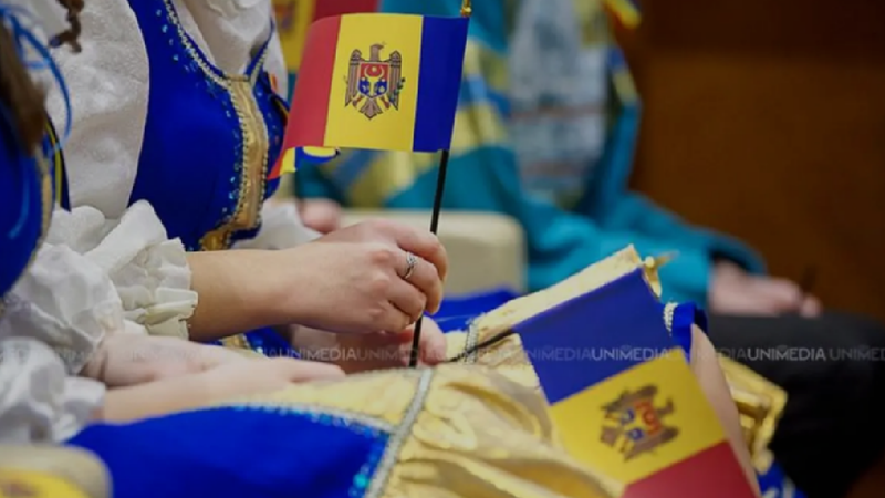 Imnul Republicii Moldova va răsuna astăzi în școli de Ziua Drapelului. Ceban: „Vă invit să vă iubiți țara”