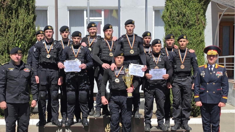 Exerciții tactice și probe de rezistență: Brigada „Fulger” a marcat Ziua Drapelului de Stat printr-o competiție de pregătire fizică