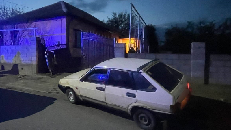 Tragedie la Comrat: Un bărbat de 72 de ani a murit după ce poarta gospodăriei sale a fost lovită de o mașină condusă de un minor