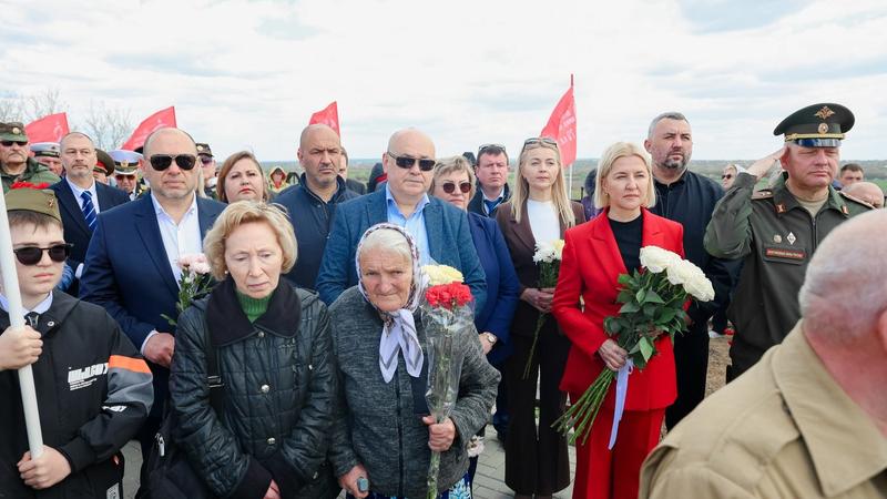 (foto) Irina Vlah, la Șerpeni: Nu cunoaștem numele acestor 16 eroi, dar le păstrăm vie memoria și le cinstim sacrificiul