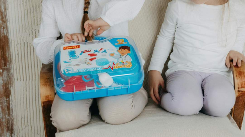 Trusa medicală pentru copii de care vei avea nevoie în vacanță. Ce trebuie să pui în bagaj și de ce