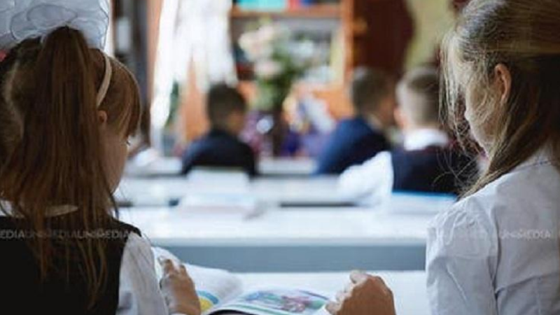 Anul școlar 2026/2027: Când vor avea elevii vacanțe și examene