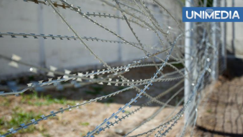 Alertă la Penitenciarul Brănești: Un fost deținut beat a încercat să pătrundă cu mașina pe teritoriul instituției. S-au tras focuri de avertizare