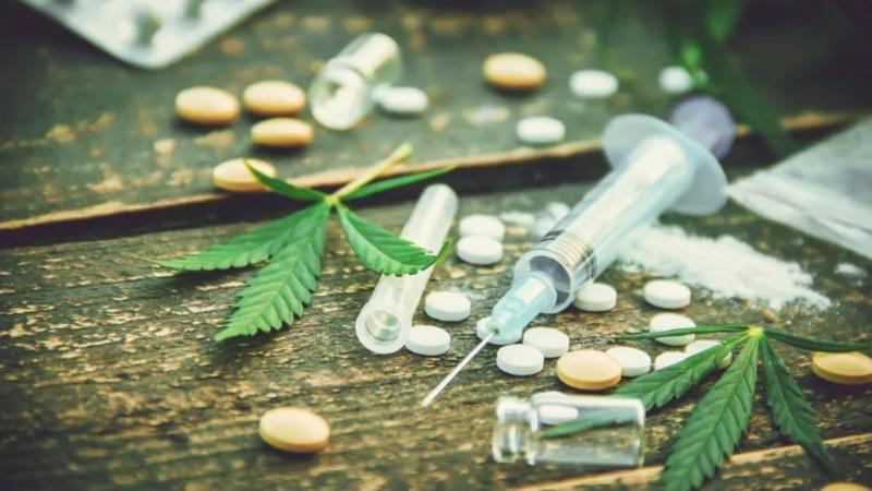 Un ucrainean, prins în timp ce plasa droguri în ascunzișuri, în capitală: A fost condamnat la închisoare