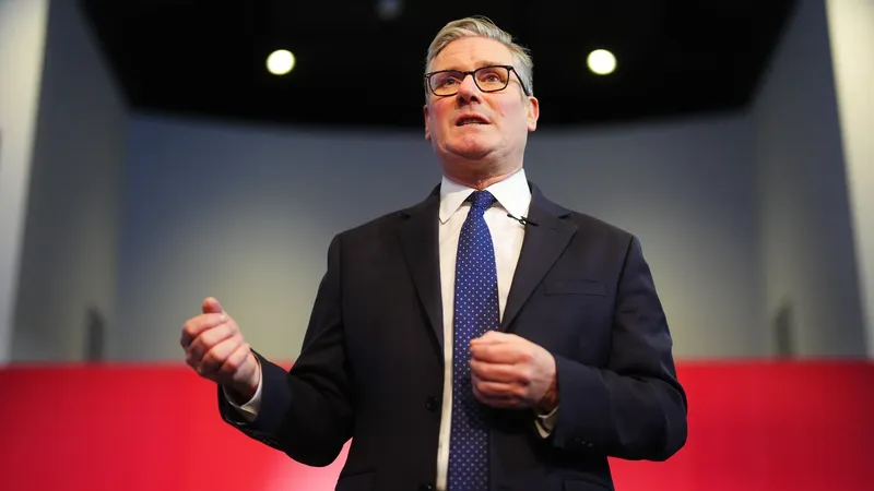 Revoltă în Partidul Laburist din Marea Britanie: Zeci de parlamentari cer demisia premierului. Keir Starmer refuză să plece