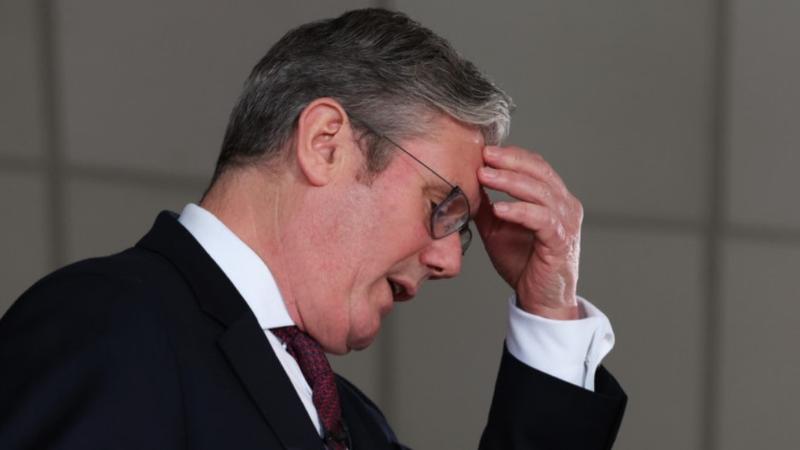 Criză politică în Marea Britanie: Keir Starmer, contestat de propriul partid. Patru miniștri au demisionat deja