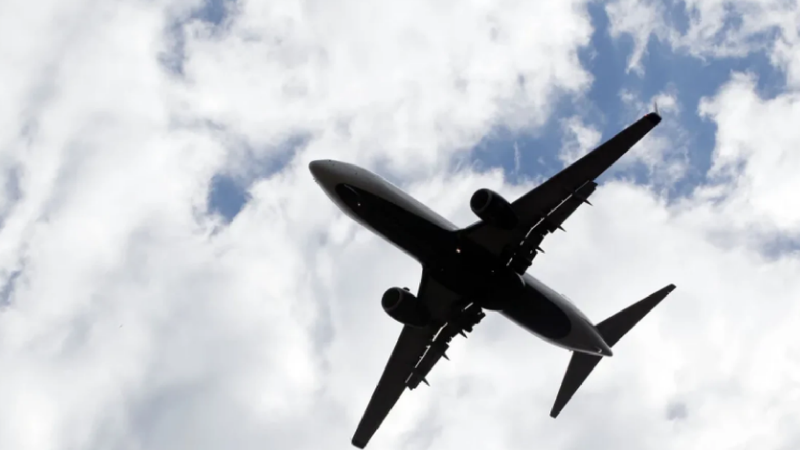 Conflictul din Orientul Mijlociu amplifică problemele din aviație: Companiile aeriene reduc tot mai multe zboruri
