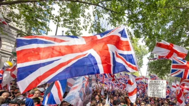 Manifestații de amploare la Londra: 4.000 de polițiști mobilizați pentru marșul Unite the Kingdom și unul pro-palestinian