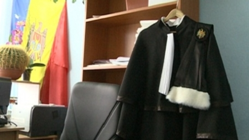 Au pus pe pauză activitatea de magistrat pentru cea mai importantă „sesiune”: Trei judecătoare din Drochia și Cahul au plecat în concediul de maternitate