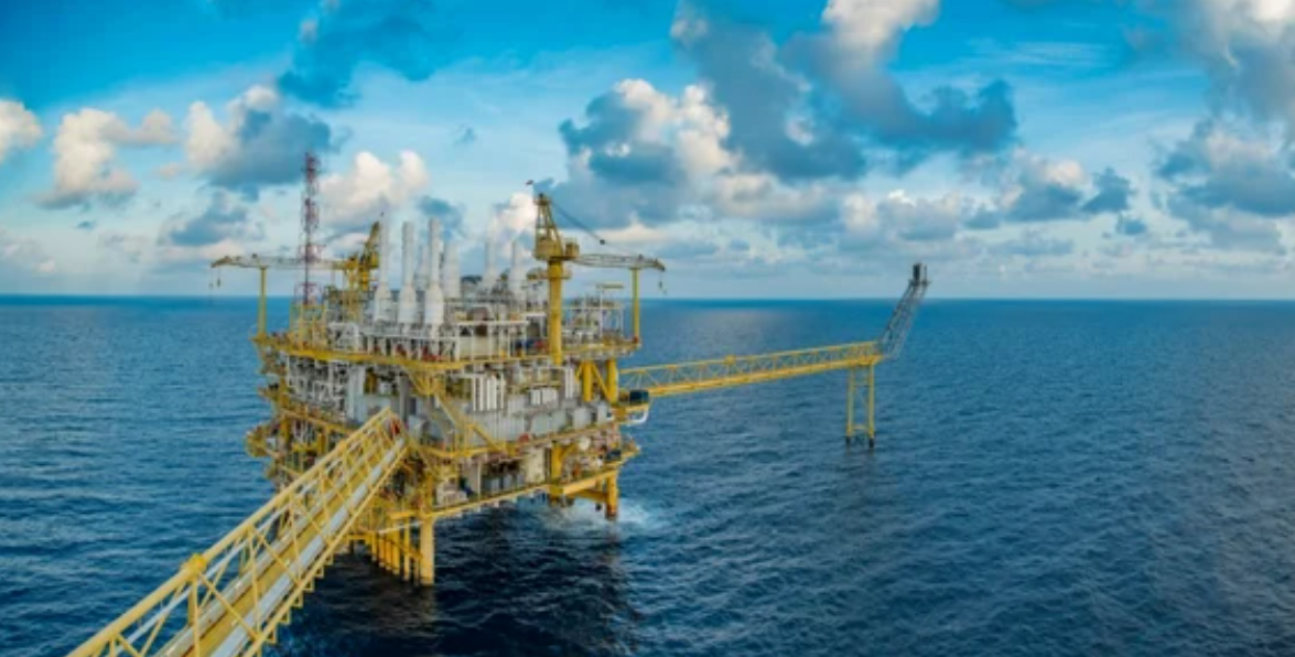 Piața petrolului ar putea intra în „zona roșie” în această vară, avertizează analiștii