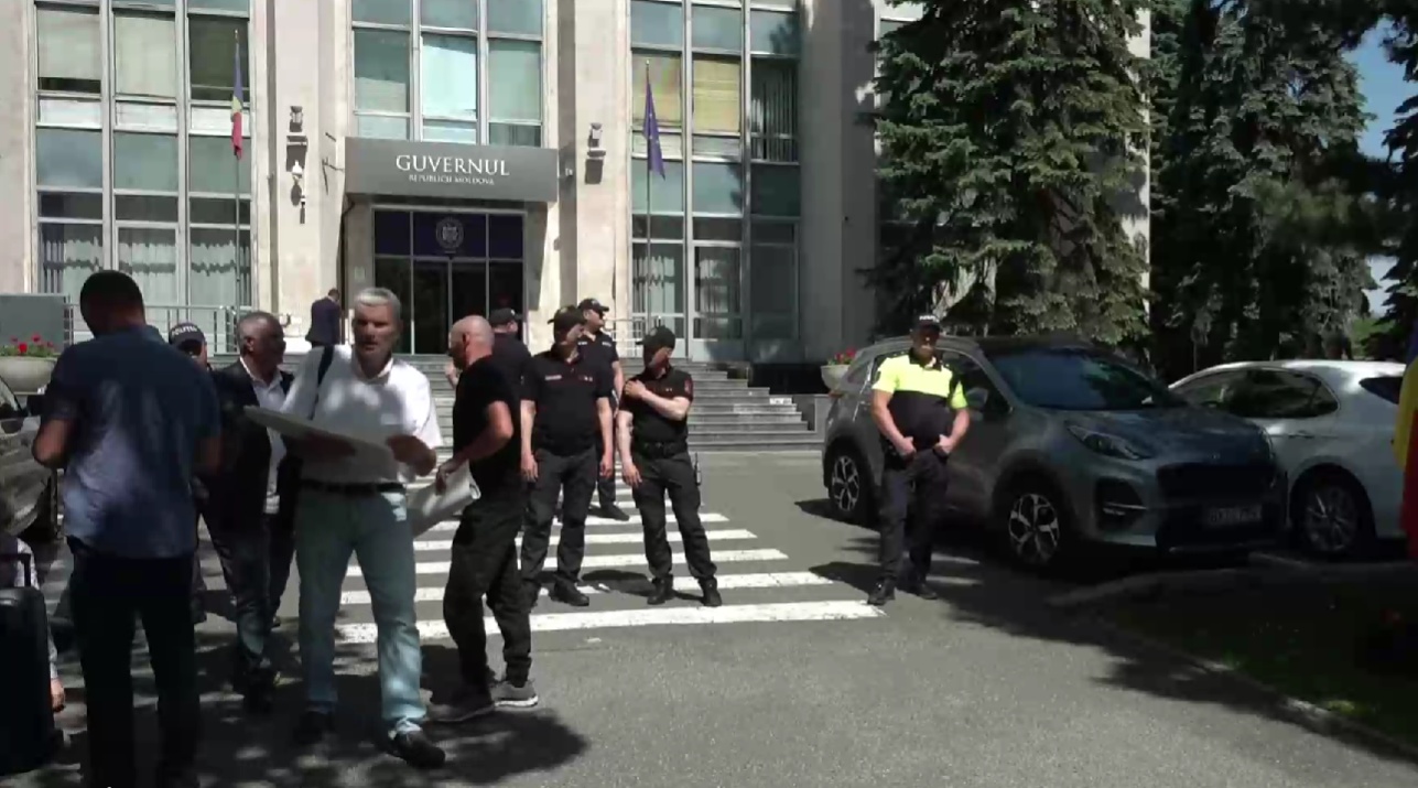 (live) Agricultorii din toată țara, cu protest la ușa Guvernului, după ce „autoritățile le-ar fi ignorat revendicările”