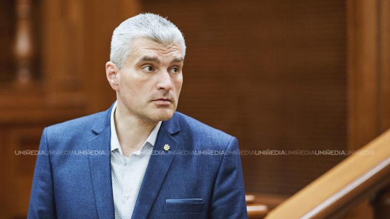 „Nesimțire și manipulare.” Slusari, indignat de reacția demnitarilor la propunerea de plăți directe per hectar pentru fermieri: Nu vă e rușine?