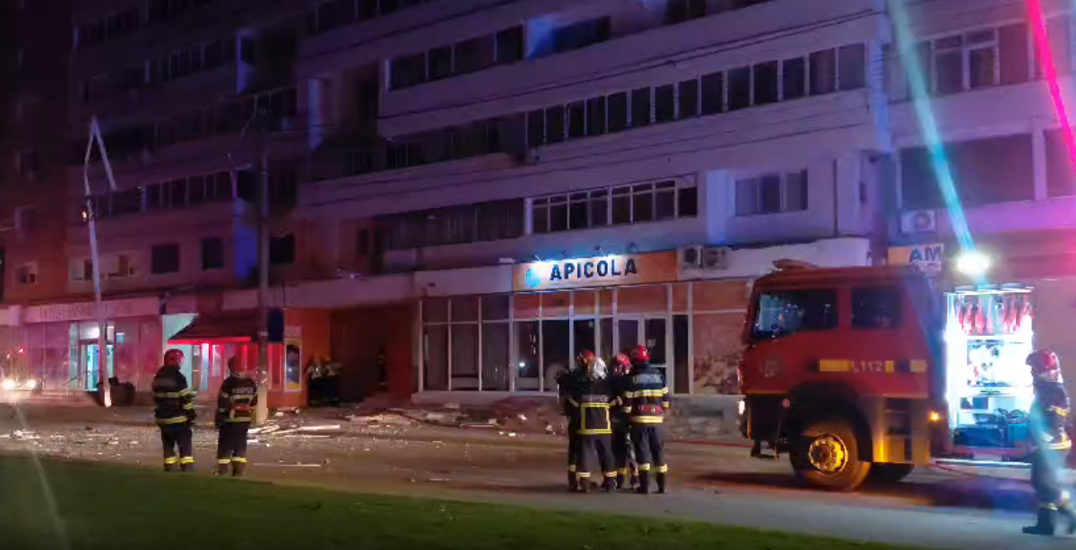 (video) O dronă s-a prăbuşit pe un bloc din Galaţi. Impactul a fost urmat de o explozie şi un incendiu. Sunt persoane rănite și zeci de evacuați