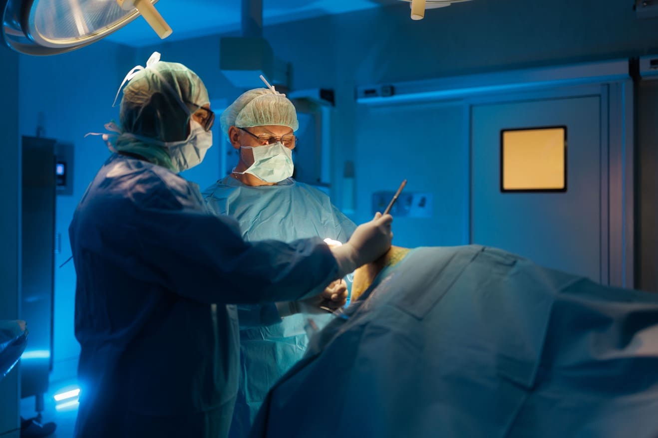Protezare personalizată de genunchi și șold: o soluție inovatoare pentru pacienții cu afecțiuni articulare severe, disponibilă exclusiv la Medpark