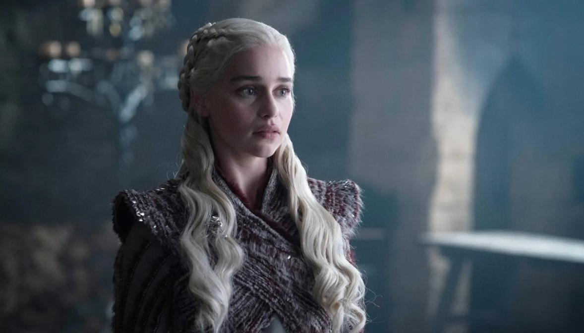 „Am simțit că moartea urma să vină după mine”: Emilia Clarke dezvăluie că a suferit primul anevrism cerebral la 22 de ani, urmat de încă unul