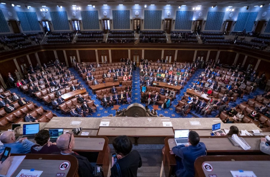 (video) Scandal în Congresul SUA: 18 republicani au sfidat linia partidului și au votat un ajutor uriaș pentru Ucraina
