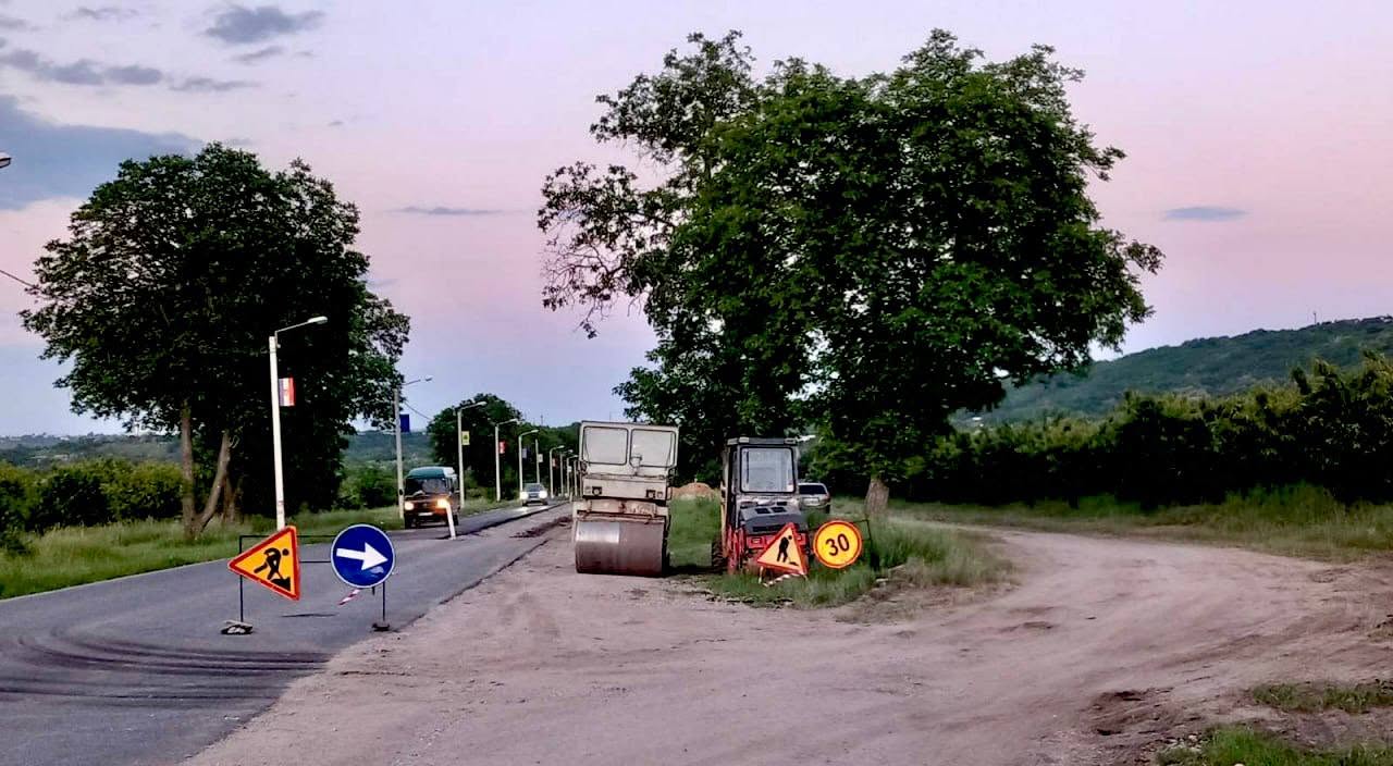 (foto) Drumul de acces spre Trușeni, în proces de reabilitar