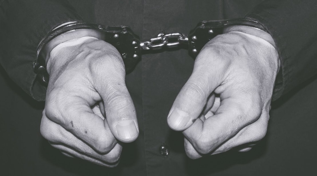 Și-a apărat mama de iubitul violent, omorându-l cu un cuțit: