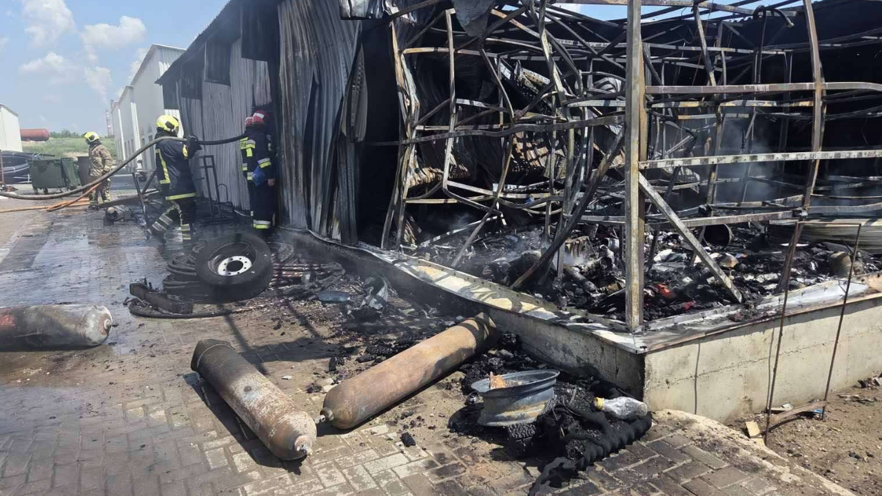 (foto) Patru butelii cu oxigen și gaz au explodat la depozit