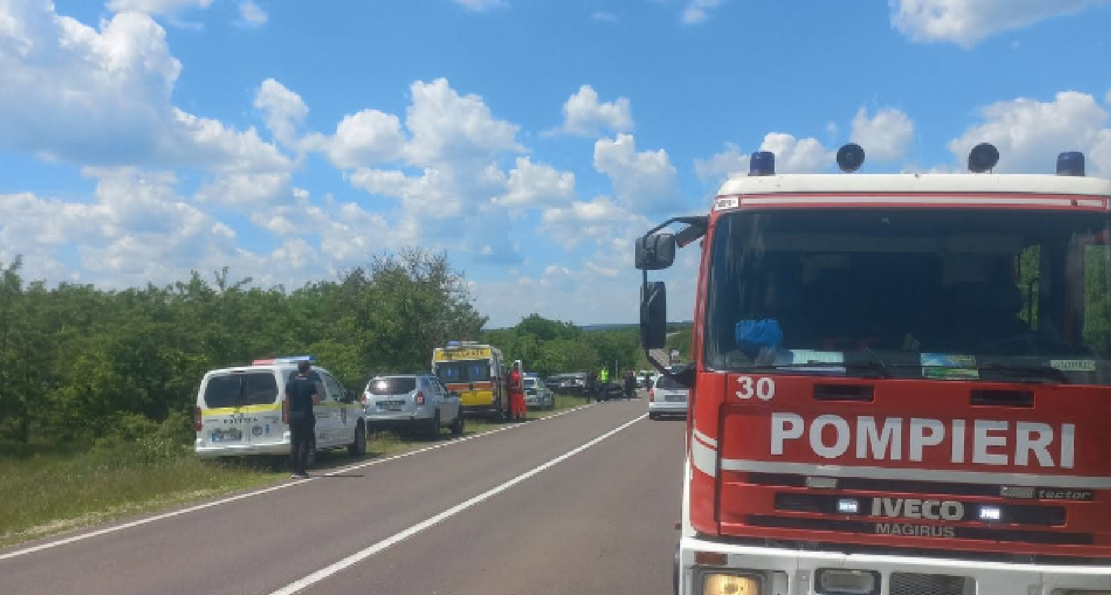 Accident grav la Ialoveni: O copilă de 15 ani, scoasă în sta