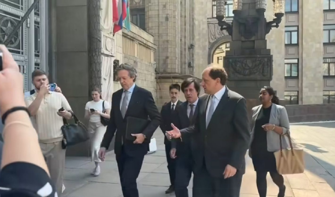 Ambasadorii Franţei, Germaniei şi Marii Britanii, chemați la