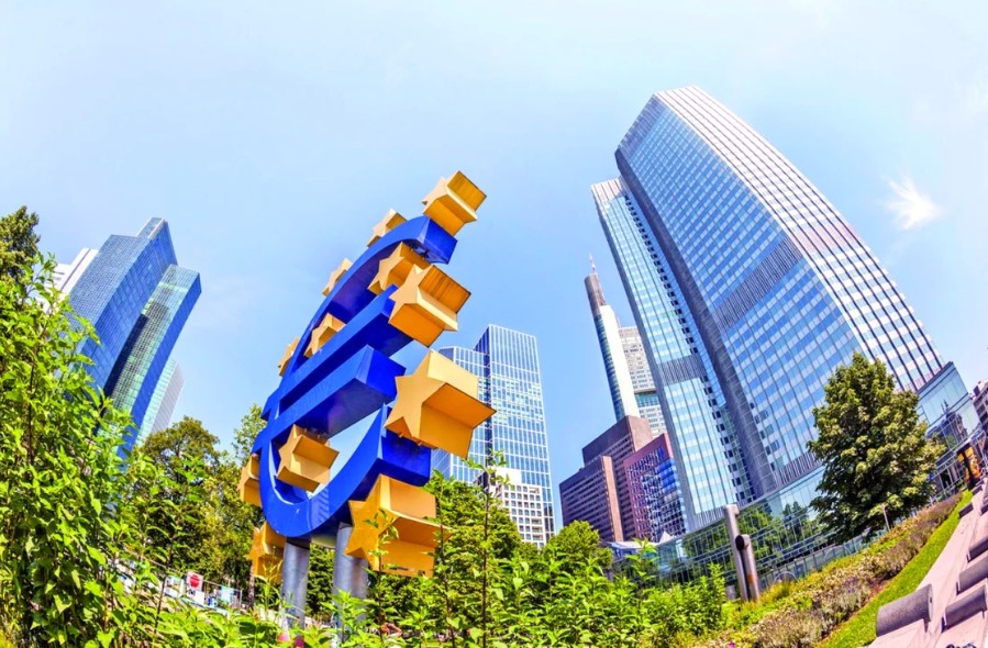 Banca Central Europeană majorează dobânzile pentru prima dat