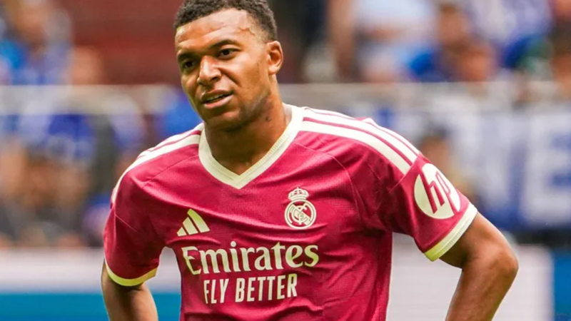 'Copilăresc și jalnic'. Mbappe, atacat de francezi după ce a spus că merită Balonul de Aur: 'N-ai câștigat nimic, mai bine taci!'