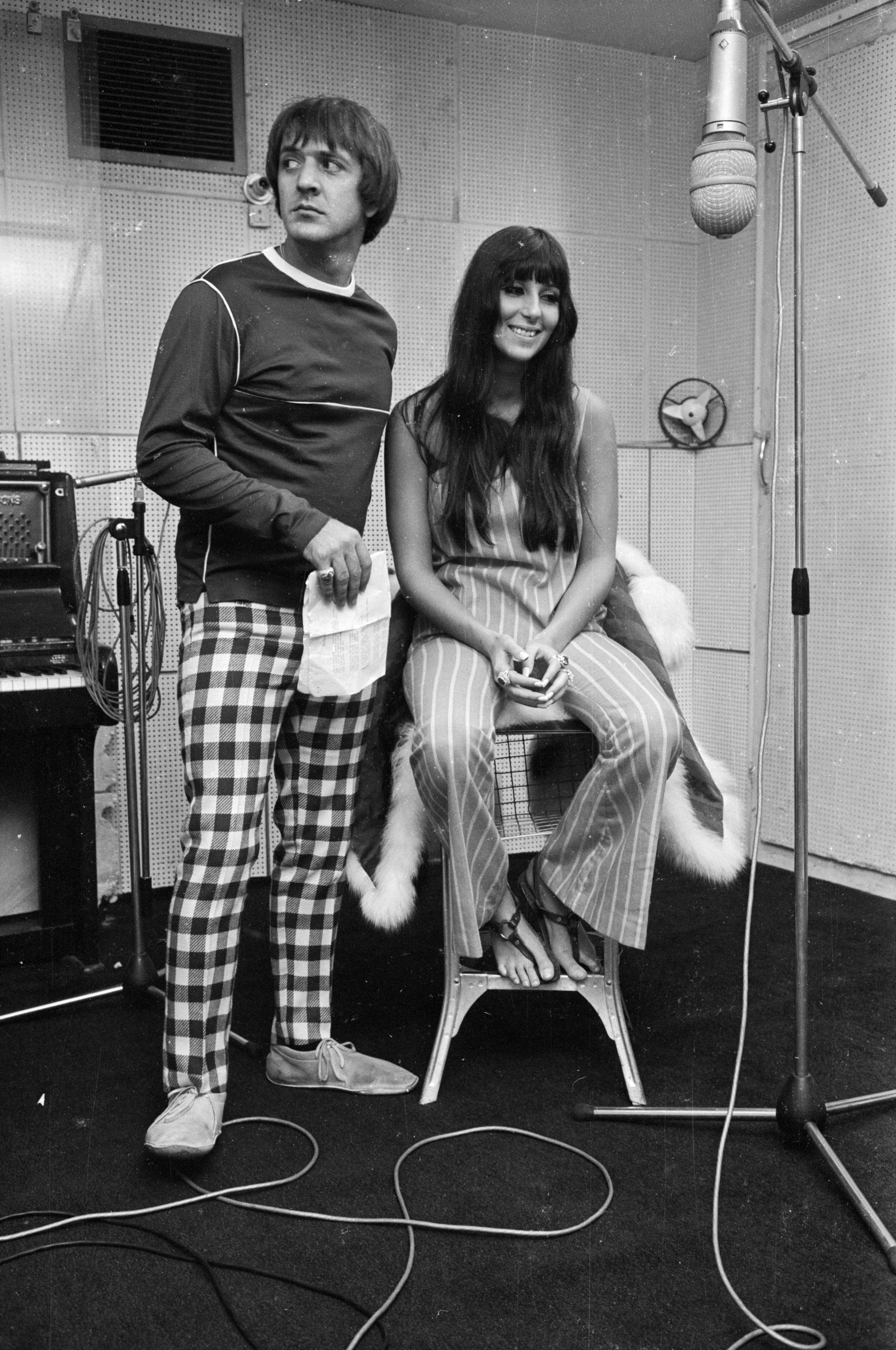 Шер и санни. Сонни и Шер. Сонни Боно и Шер. Фото Sonny & cher. Cher 1966.