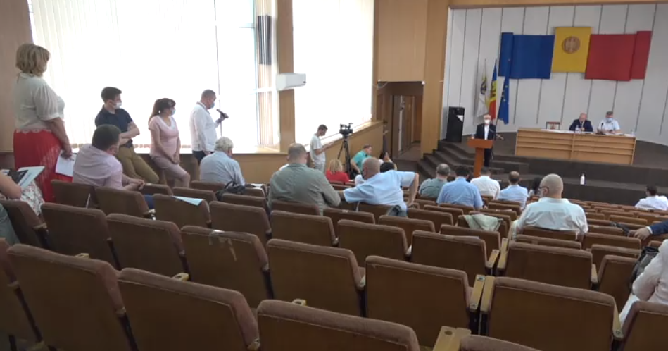 В муниципальном совете Кишинева нарушают антикоронавирусные правила