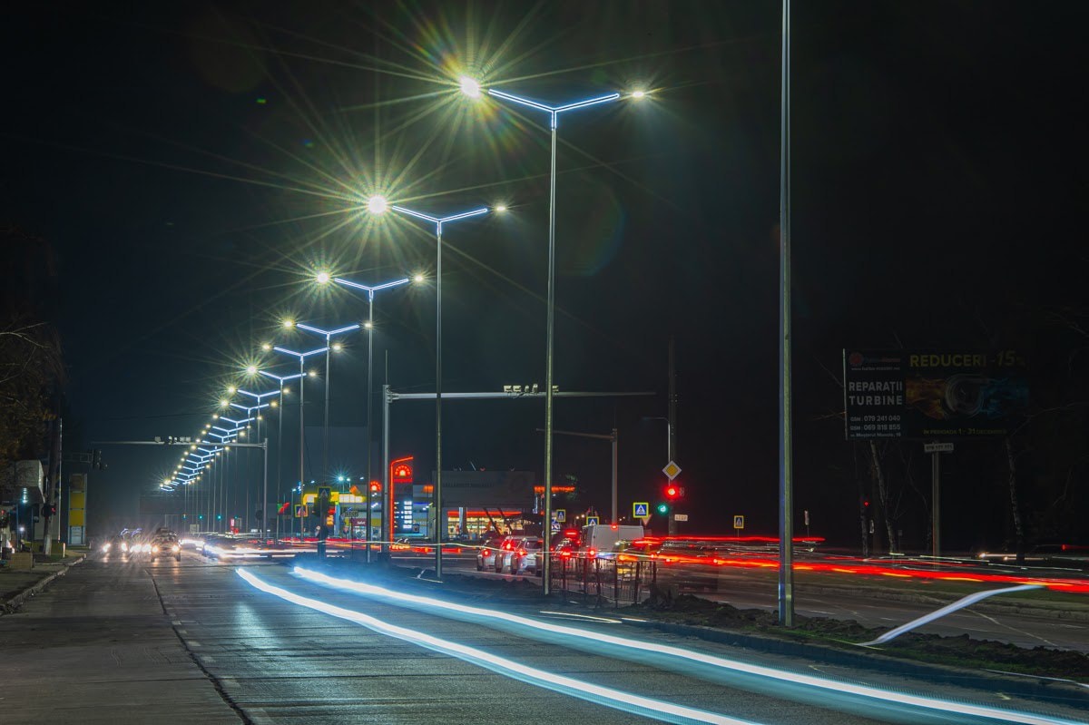 потолок с трековыми светильниками. новая система освещения. освещение арт. трековая люстра на потолок. трековые светильники paulmann.